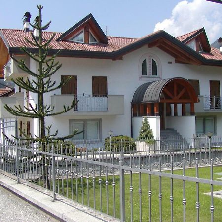 Monroc Apartments Commezzadura Bagian luar foto